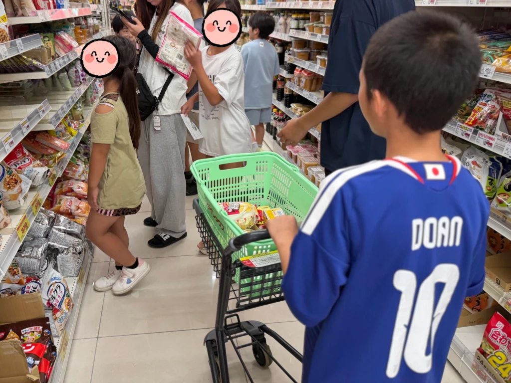 クレープとブロック型カステラ作りの材料を買うにこにこスイッチの子どもたち