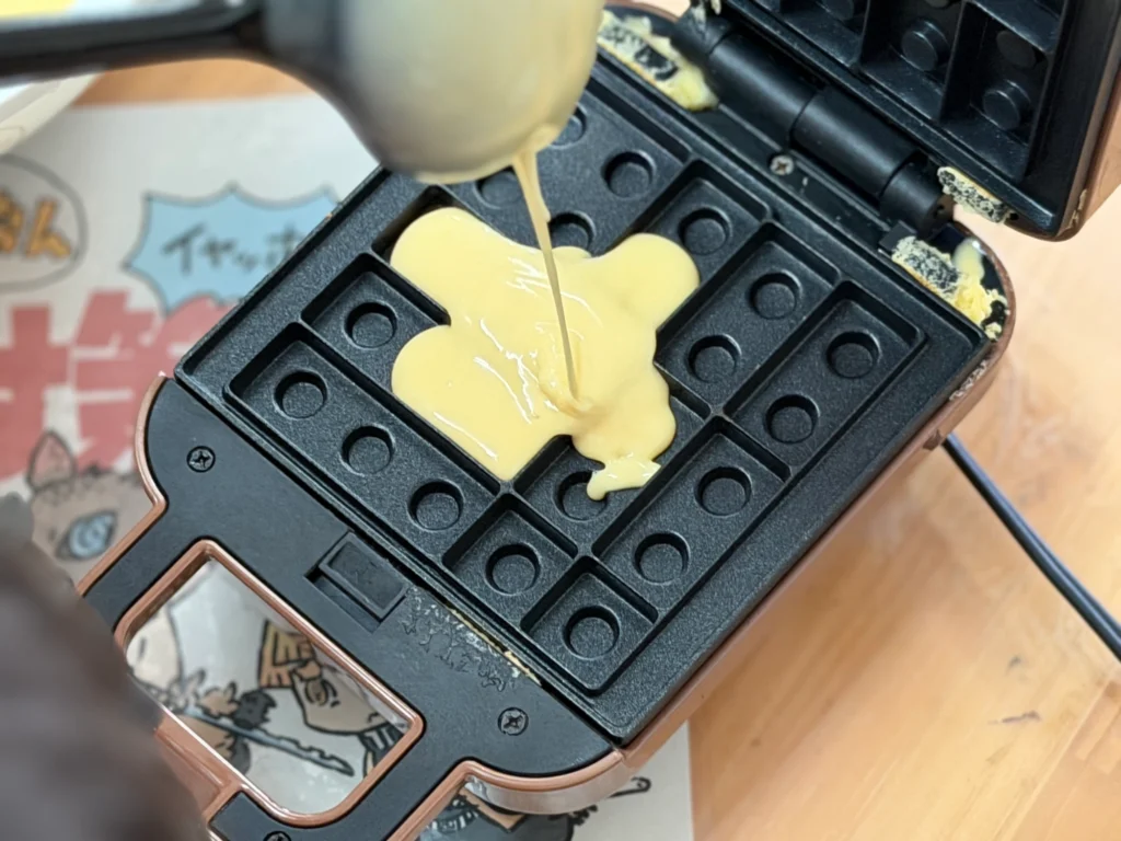 ブロック型カステラを焼く様子