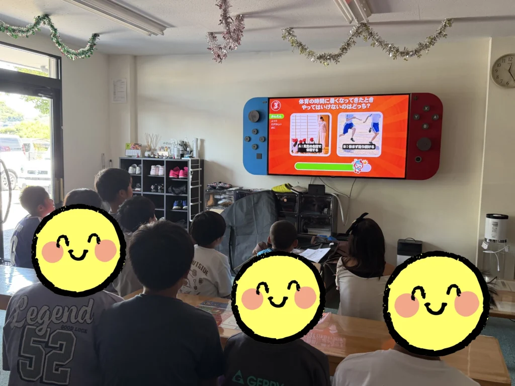 熱中症クイズに挑戦する子どもたち