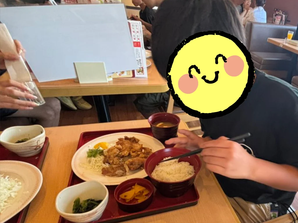ジョイフルで食事をする子どもたち