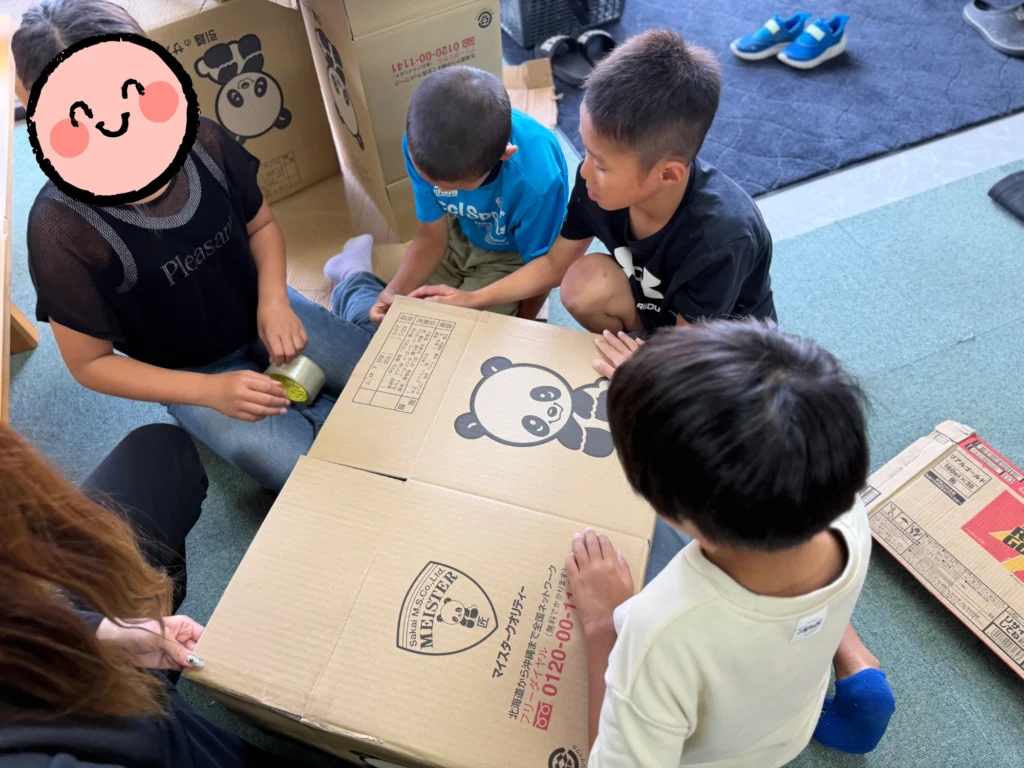 くじ引きを作る子どもたち